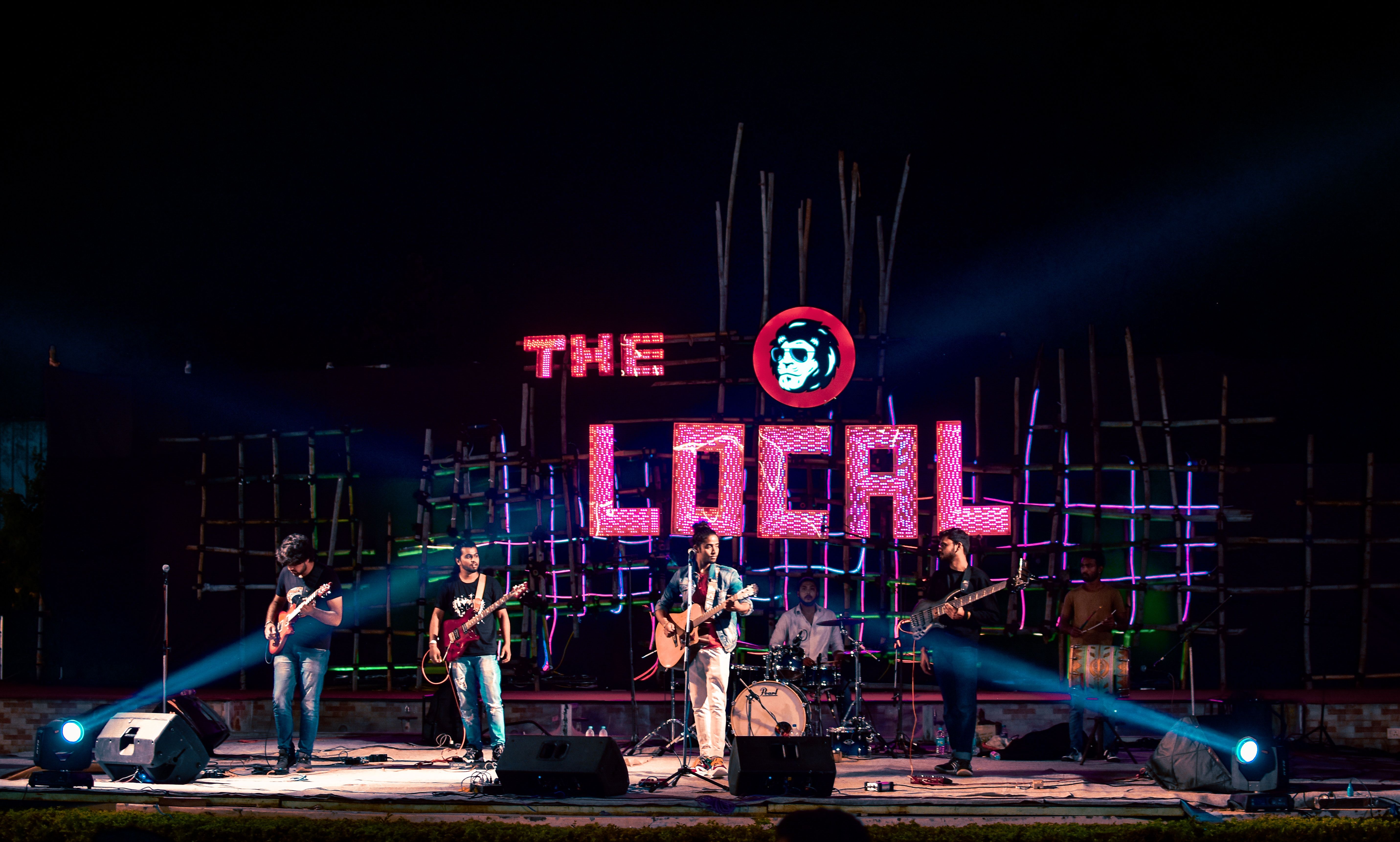 Why you should Hire a Live Singer Instead of a Playlist for Your Event in India