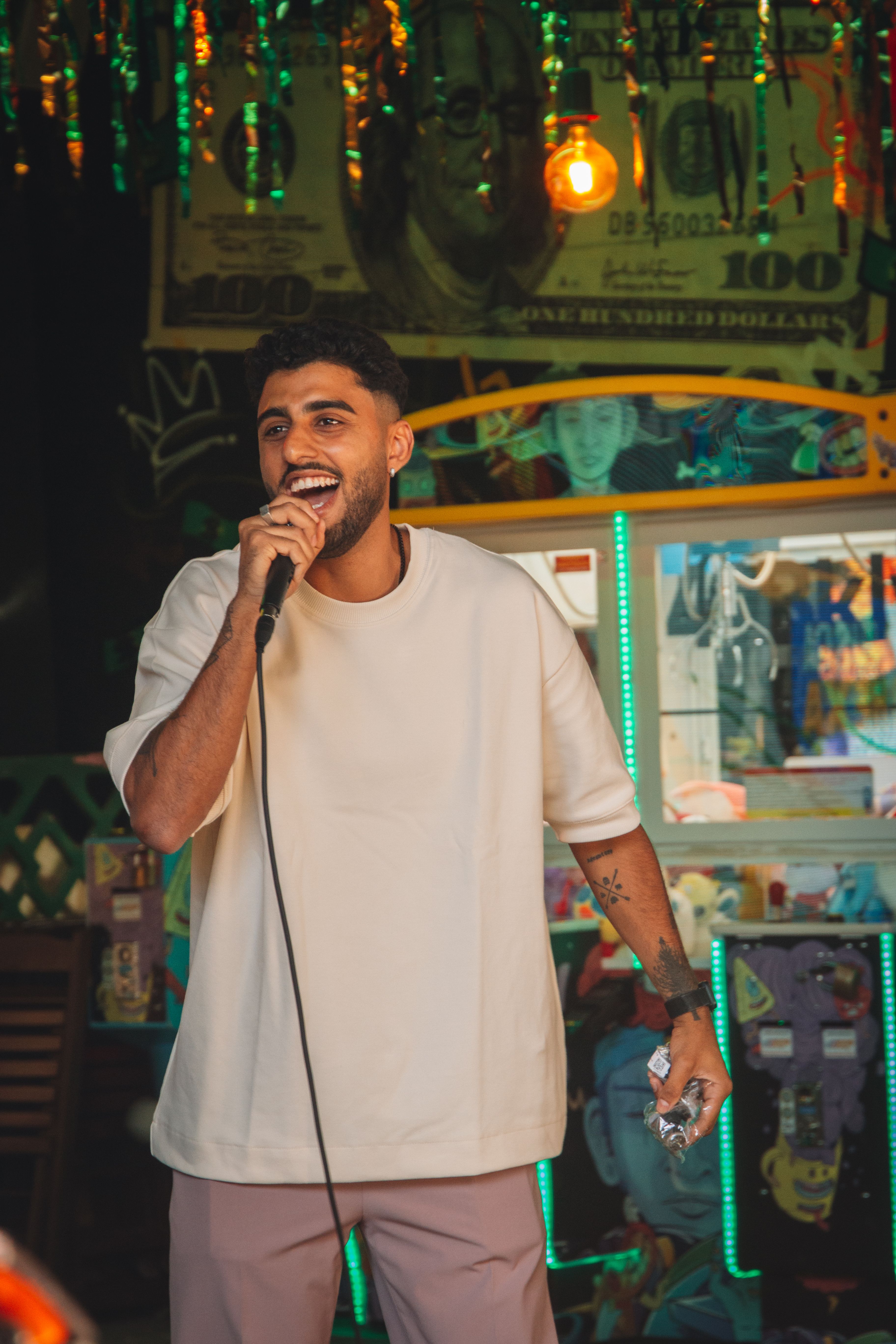 Book a Stand-Up Comedian for a Corporate Event in India with Aruva
